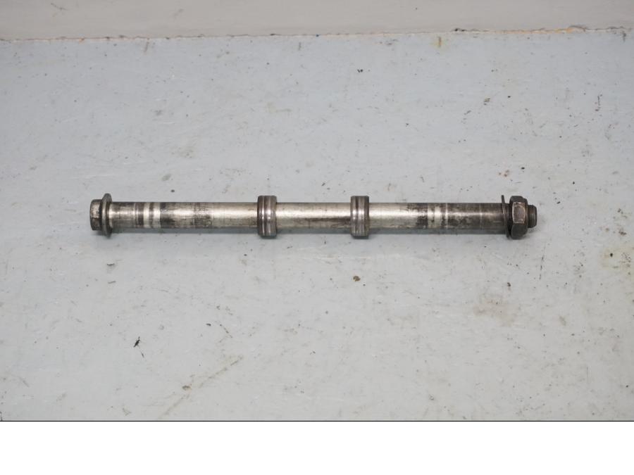 Framsidan på Axel från en Honda CBR 900 RR -1996 motorcykel.