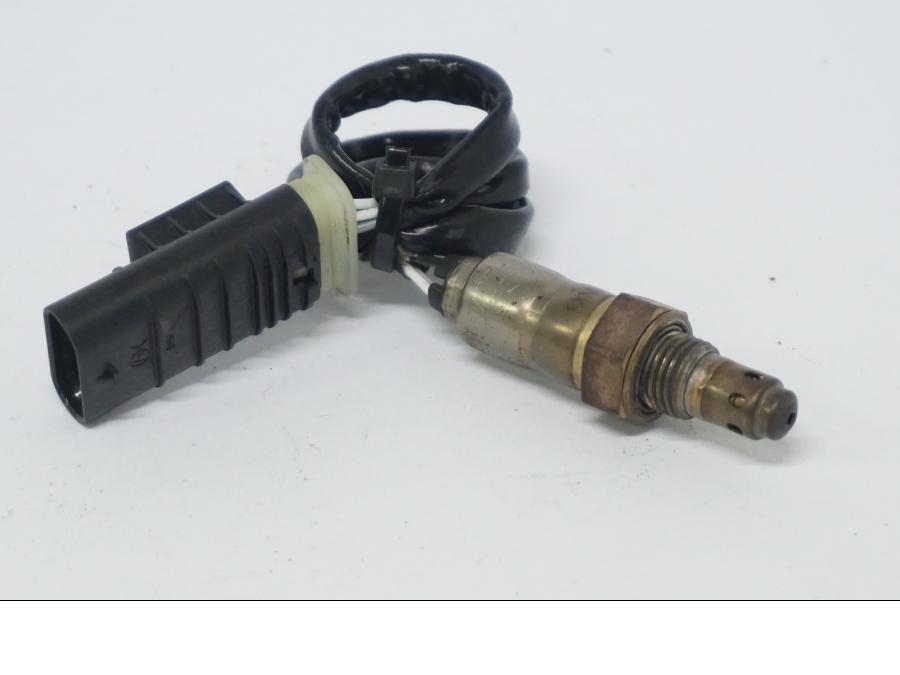 Vänster sida på Lambdasond från en BMW R 1250 GS -2022 motorcykel.