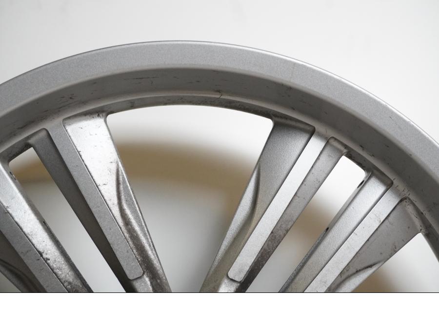 Snett uppifrån på Fälg från en Honda CTX 1300 -2014 motorcykel.