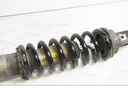 Snett nerifrån på Stötdämpare från en Suzuki GSX-R 750 -1997 motorcykel.