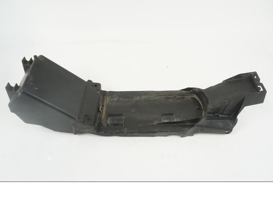 Framsidan på Undertail från en Honda XL 1000 V -2008 motorcykel.