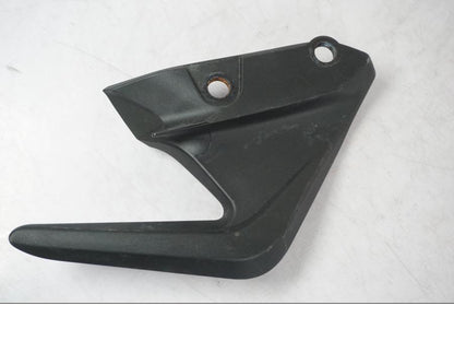 Snett uppifrån på Passagerarhandtag från en Ducati Monster 1200 -2014 motorcykel.