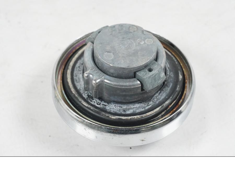 Extrabild3 på <p>Låssats från Honda VT 750 C2 2008.</p>

<p>Tändningslås, antenn, styrlås, tanklock, hjälmlås, 2st nycklar och CDI.</p> motorcykel.