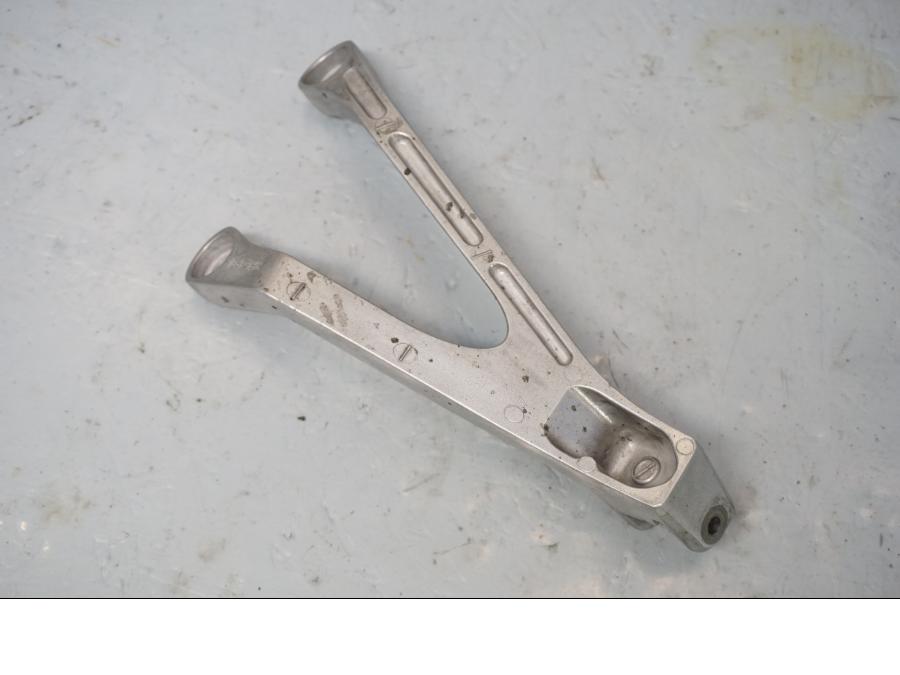 Baksidan på Fotpinnefäste från en Honda CBR 1000 RR -2009 motorcykel.