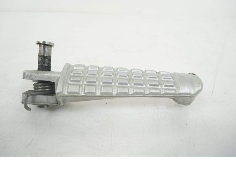 Framsidan på Fotpinne från en Triumph Speed Triple -2009 motorcykel.