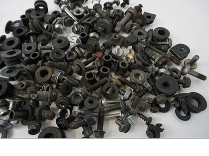 Höger sida på Skruv / Mutter etc från en Kawasaki Z 750 -2006 motorcykel.