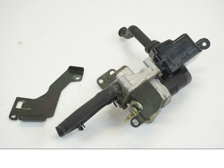 Framsidan på Luftburksventil från en Yamaha XVS 1100 -2001 motorcykel.