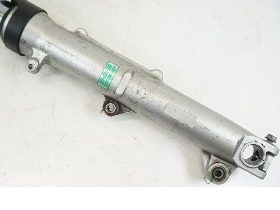 Höger sida på Gaffelben från en Honda VFR 800 -2003 motorcykel.