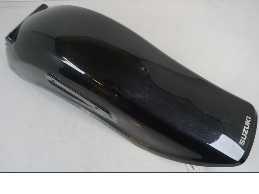 Framsidan på <p>Bakskärm från Suzuki VZ 1600 2004.</p>

<p>Mindre lackskador finns se bilder.</p> motorcykel.