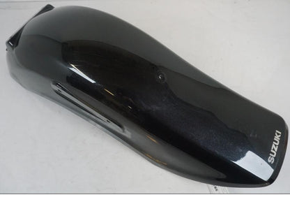 Framsidan på <p>Bakskärm från Suzuki VZ 1600 2004.</p>

<p>Mindre lackskador finns se bilder.</p> motorcykel.