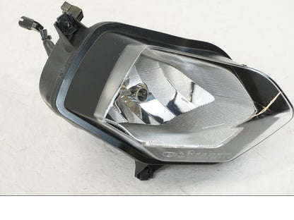 Framsidan på Strålkastare från en BMW S 1000 R -2013 motorcykel.