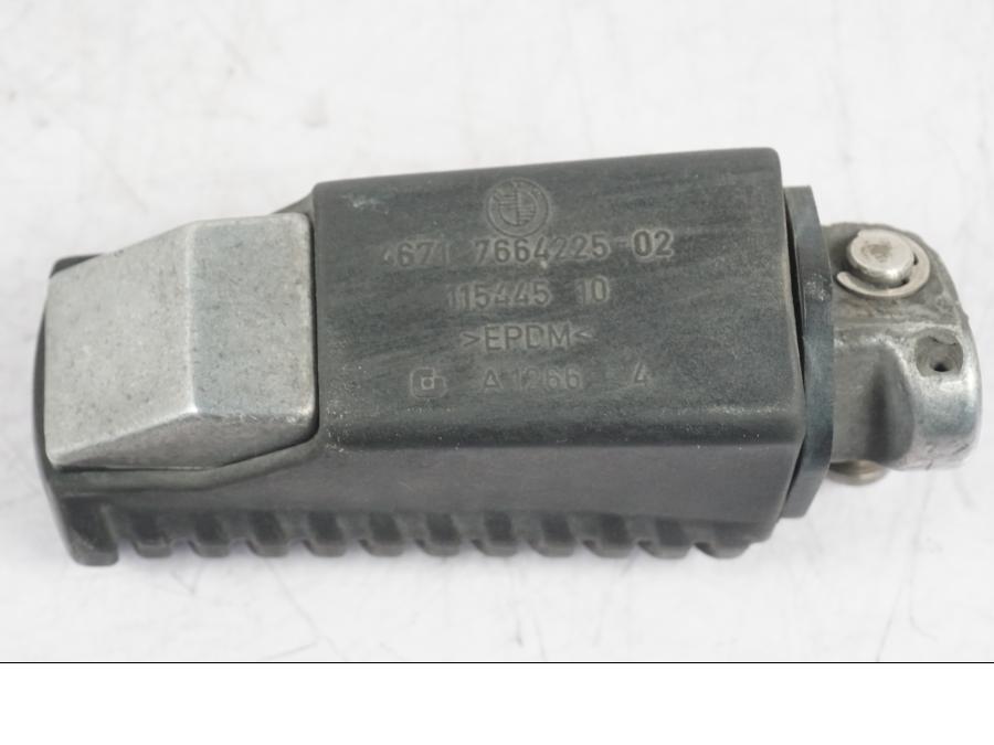 Snett uppifrån på Fotpinne från en BMW R 1200 GS -2005 motorcykel.