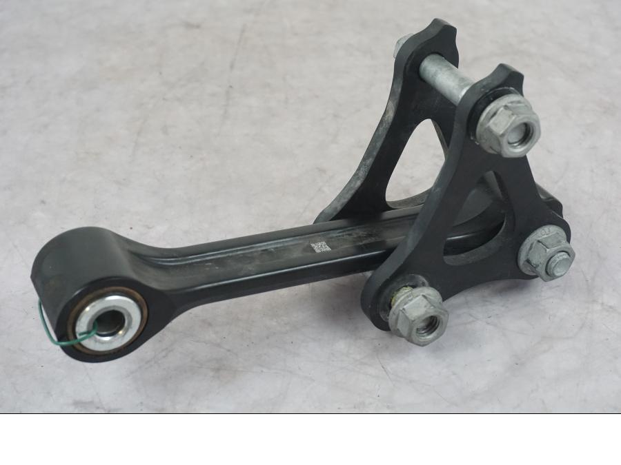 Baksidan på Stötdämparlänkage från en KTM 1290 Super Duke R -2022 motorcykel.