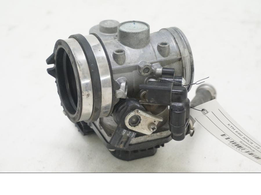 Framsidan på Spjällhus från en KTM 690 SMCR -2016 motorcykel.