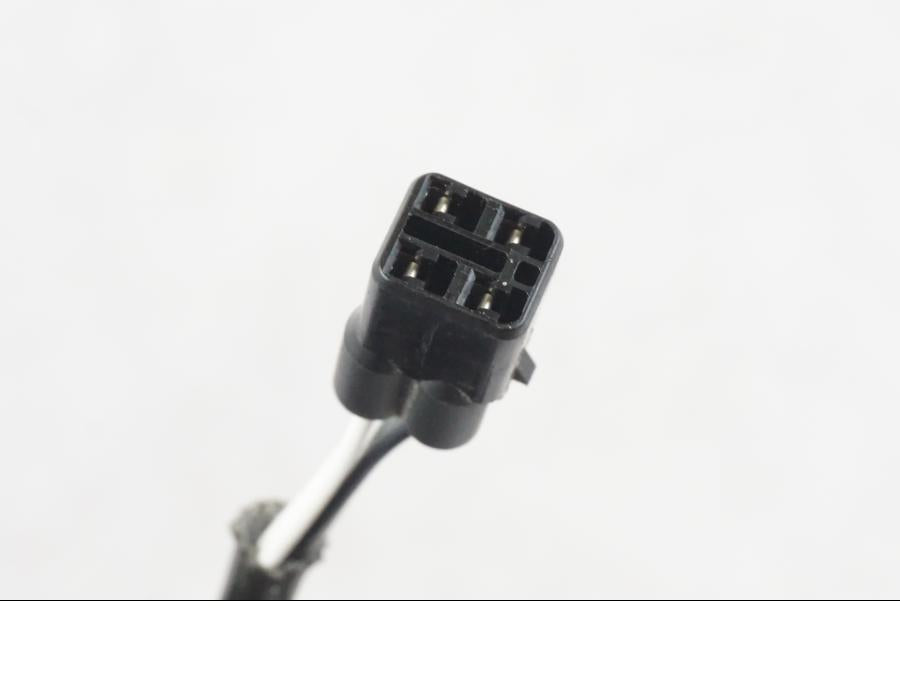 Snett nerifrån på Lambdasond från en Suzuki GSX-R 600 -2007 motorcykel.