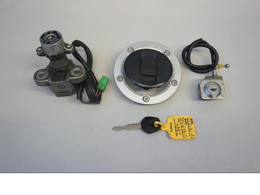 Framsidan på Låssats från en Suzuki SFV 650 A Gladius -2012 motorcykel.