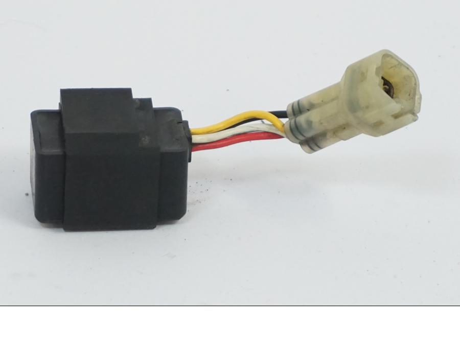 Snett uppifrån på Bensinpumpsrelä från en Kawasaki VN 1500 -2002 motorcykel.