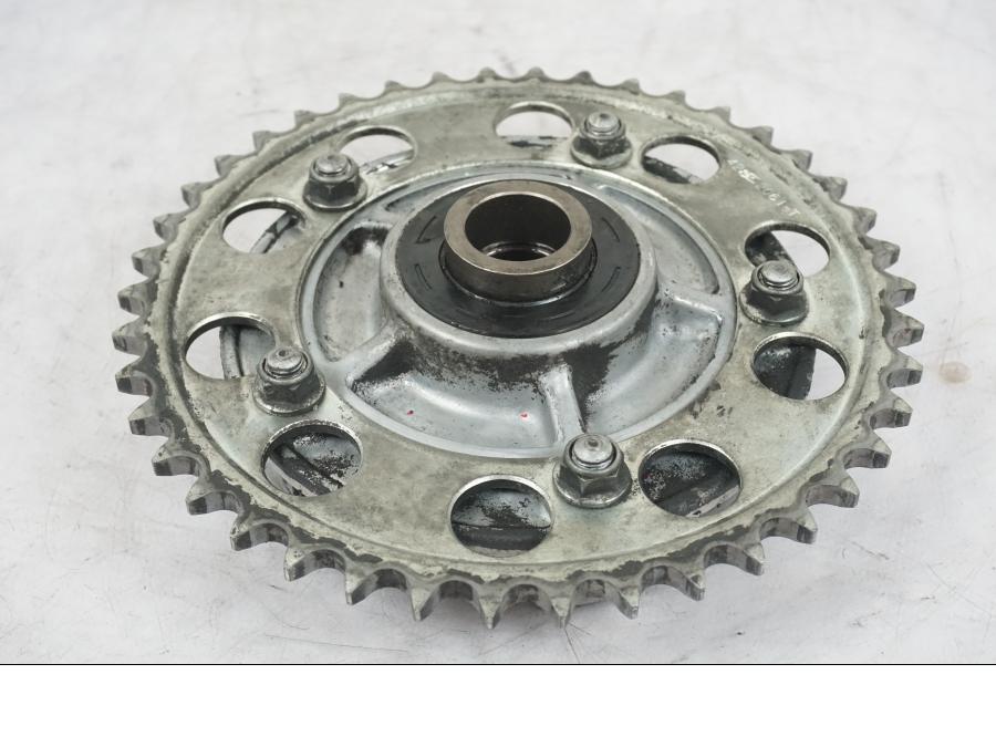 Framsidan på Drevfäste från en Suzuki GSX-R 750 -2001 motorcykel.