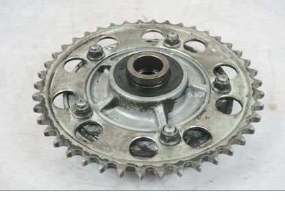 Framsidan på Drevfäste från en Suzuki GSX-R 750 -2001 motorcykel.