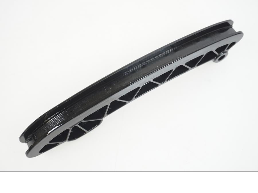 Snett nerifrån på Kamkedja från en BMW F 850 GS -2019 motorcykel.