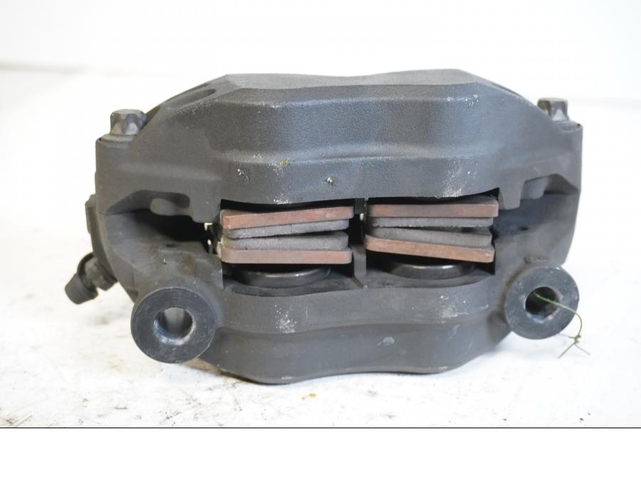 Höger sida på Bromsok från en Kawasaki ZZ-R 1400 -2010 motorcykel.