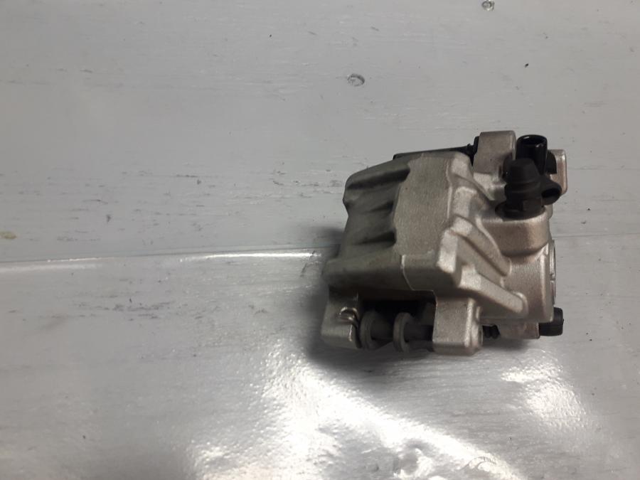 Baksidan på Bromsok från en KTM 690 Duke -2015 motorcykel.