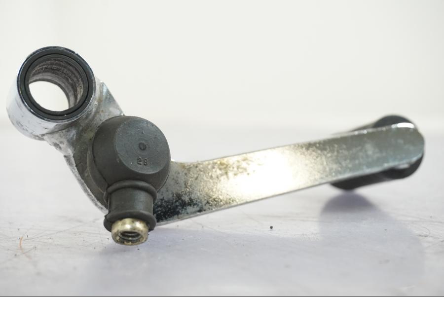 Baksidan på Växelpedal från en Honda CB 1300 F -2003 motorcykel.