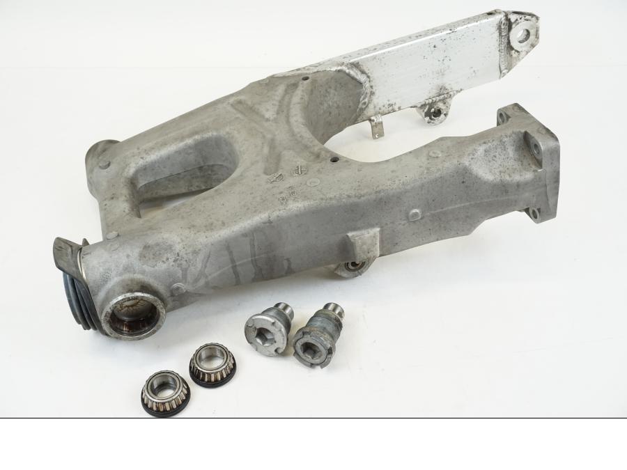 Framsidan på Sving från en Honda ST 1300 -2002 motorcykel.