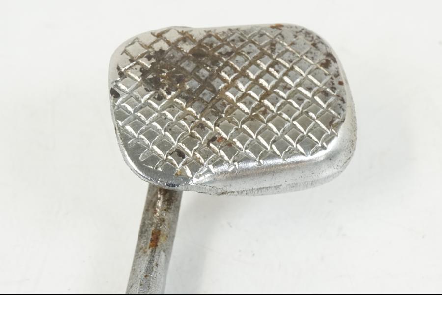 Höger sida på Bromspedal från en Suzuki GS 1000 -1978 motorcykel.