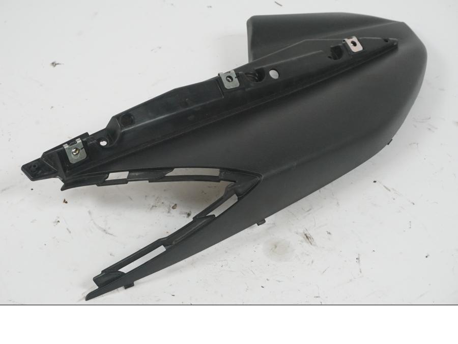 Höger sida på Sidkåpa från en Yamaha XJ 6 -2011 motorcykel.