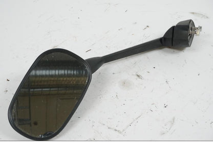 Vänster sida på Backspegel från en Yamaha XJ 6 -2011 motorcykel.