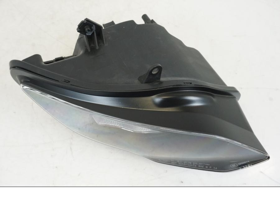 Vänster sida på Strålkastare från en BMW S 1000 XR -2015 motorcykel.