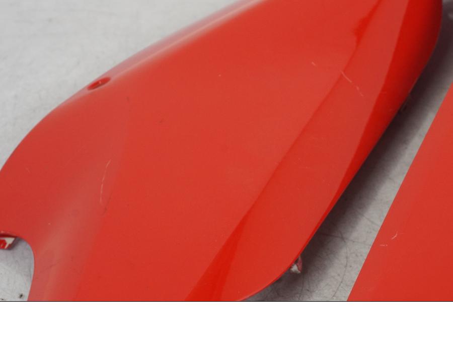 Snett uppifrån på Sidkåpa från en Ducati 899 Panigale -2014 motorcykel.