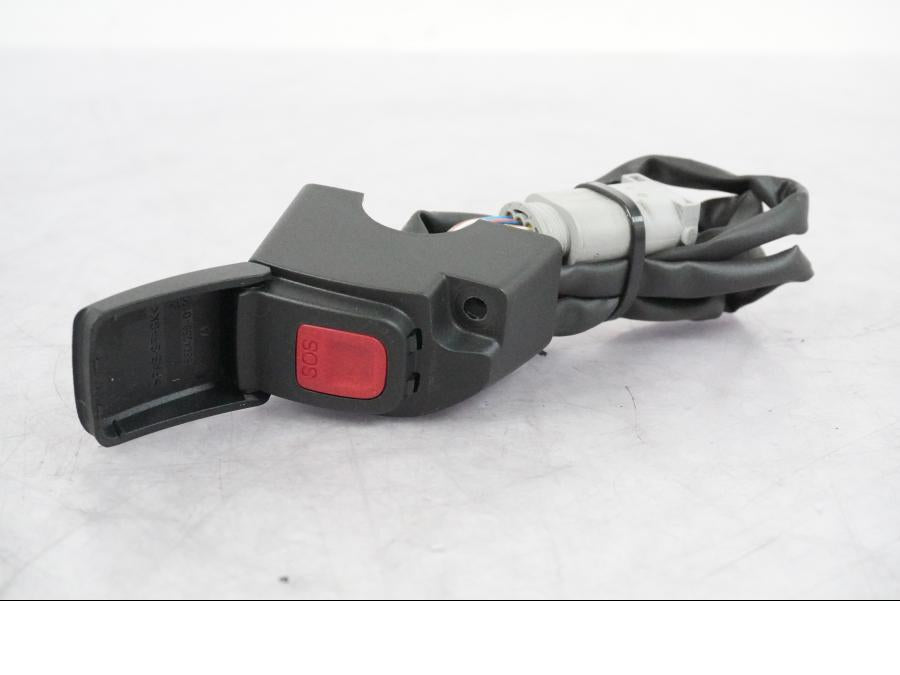 Baksidan på SOS knapp från en BMW R 1250 GSA -2021 motorcykel.