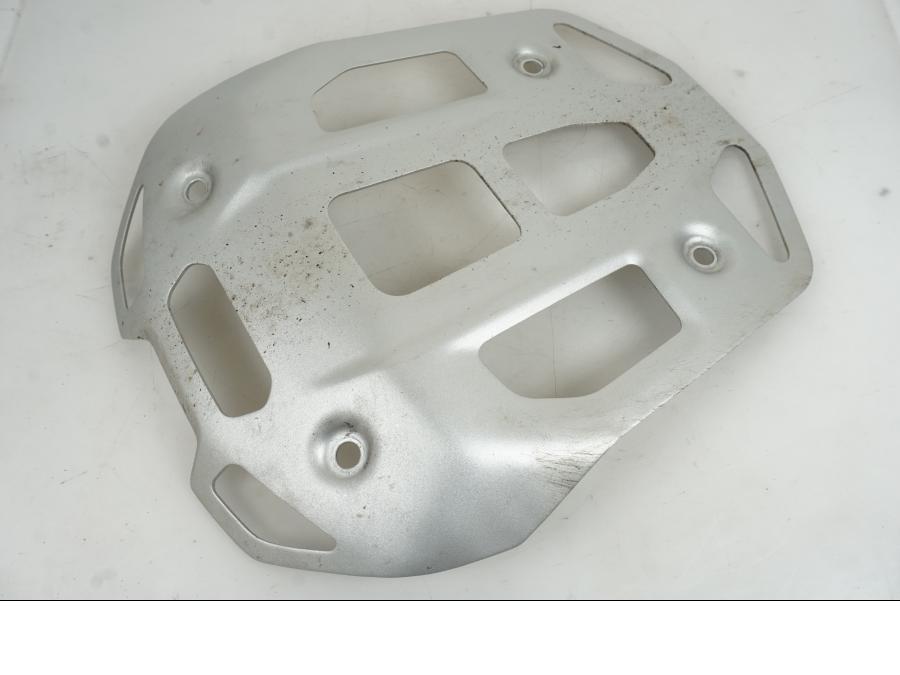 Snett uppifrån på Hasplåt från en BMW R 1300 GS -2024 motorcykel.