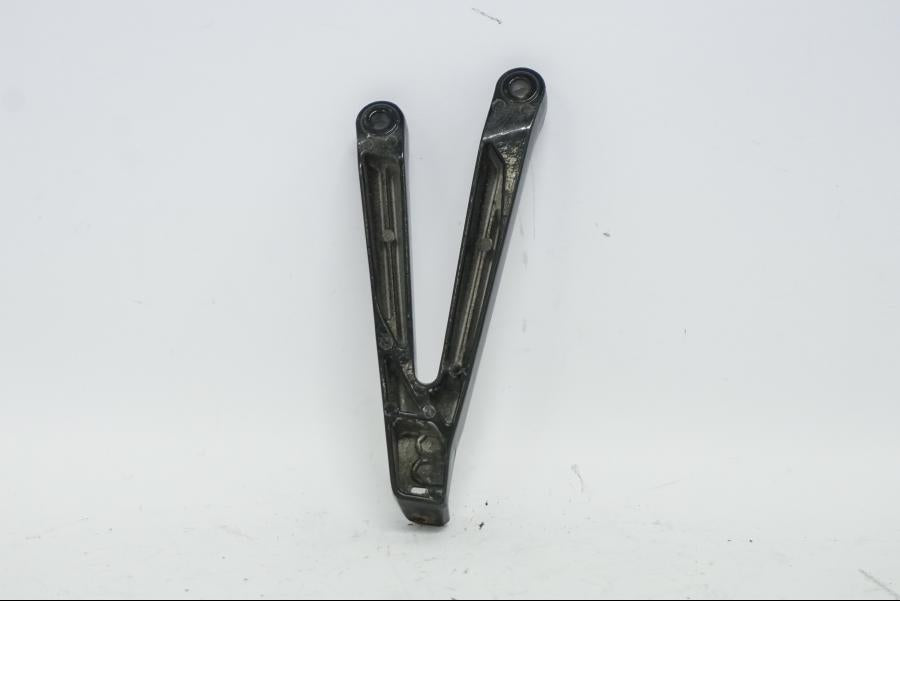 Baksidan på Fotpinnefäste från en Honda CBR 1000 RR -2006 motorcykel.