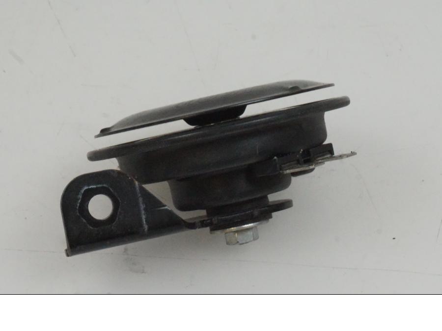 Baksidan på Signalhorn / Tuta från en KTM 1290 Super Duke -2019 motorcykel.