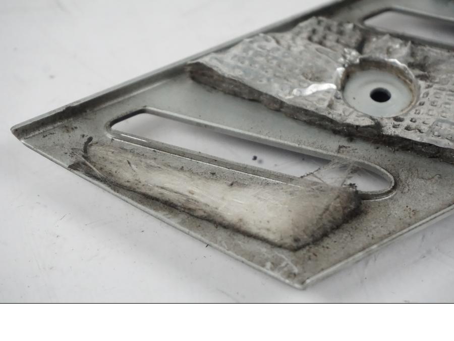 Snett nerifrån på Ramskydd från en BMW F 650 CS -2002 motorcykel.