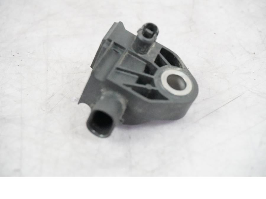 Baksidan på Acceleration Sensor från en BMW R 1250 GSA -2021 motorcykel.