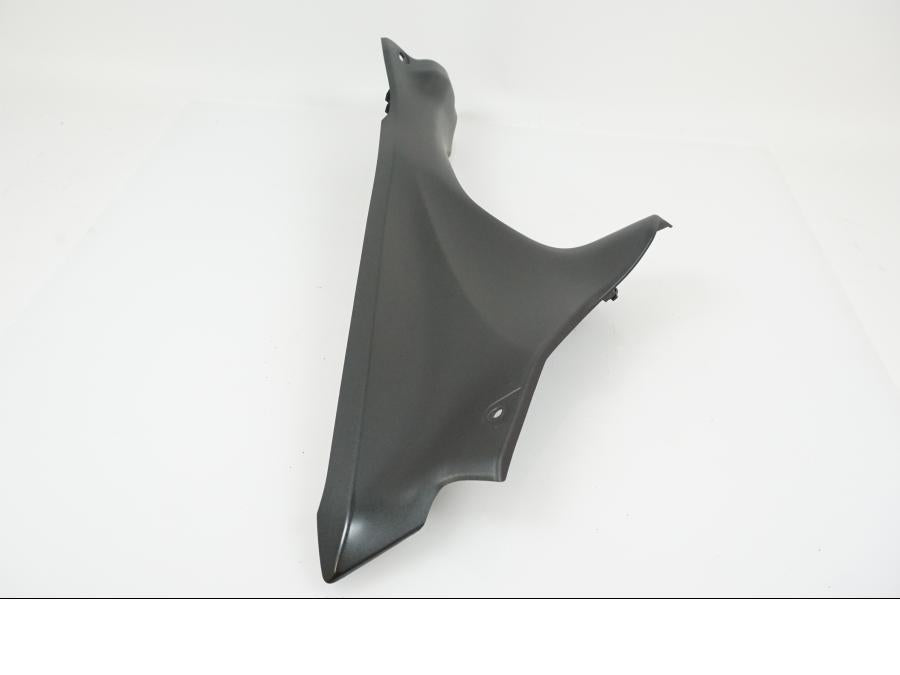 Baksidan på Toppkåpsinsida från en Yamaha YZF-R7 -2022 motorcykel.