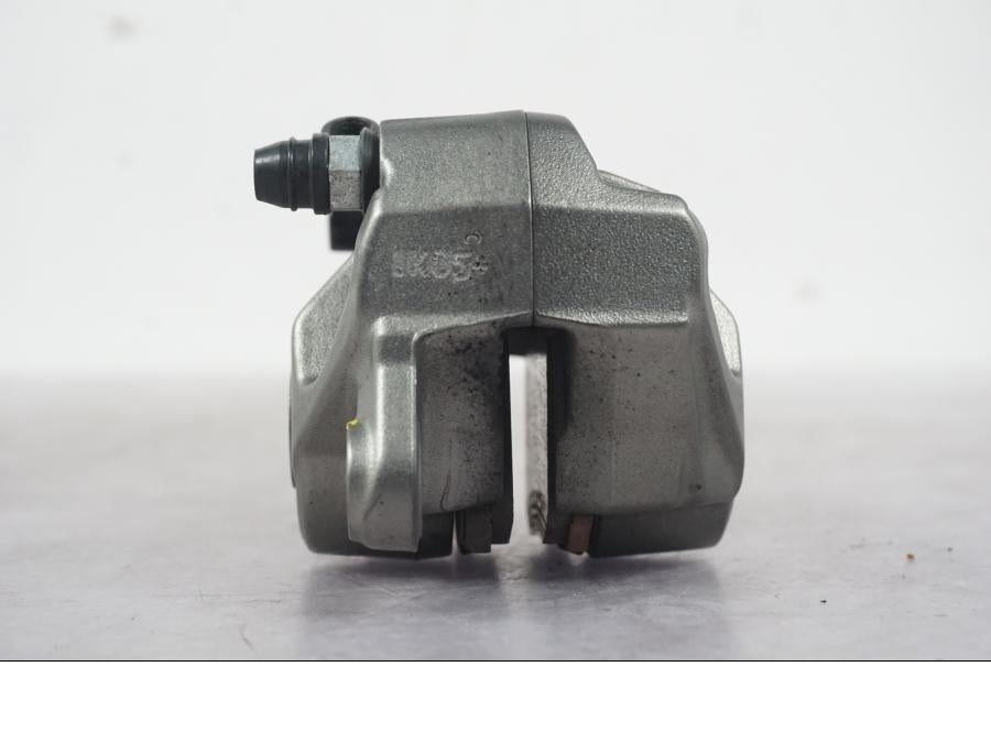 Snett uppifrån på Bromsok från en KTM 1290 Super Duke R -2022 motorcykel.