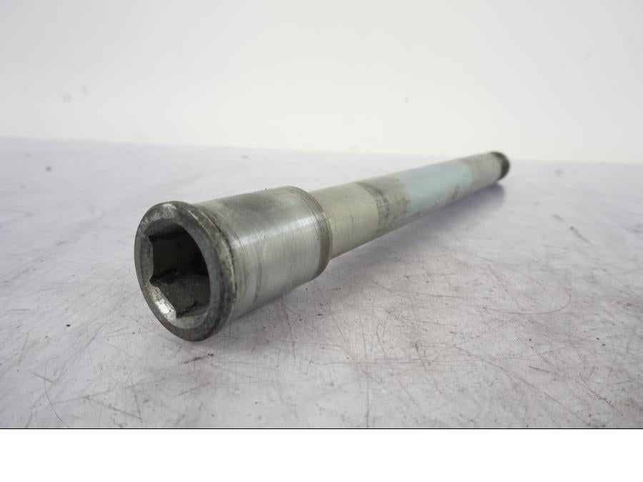 Framsidan på Axel från en Kawasaki VN 1500 -2003 motorcykel.