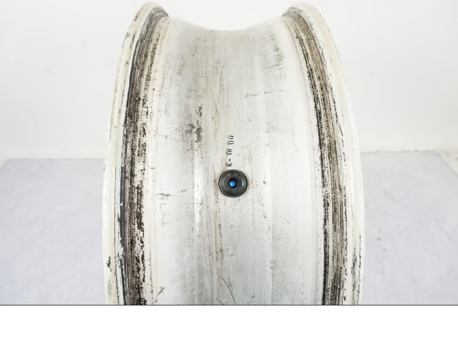 Extrabild4 på Fälg från en Suzuki GSX-R 750 -2001 motorcykel.