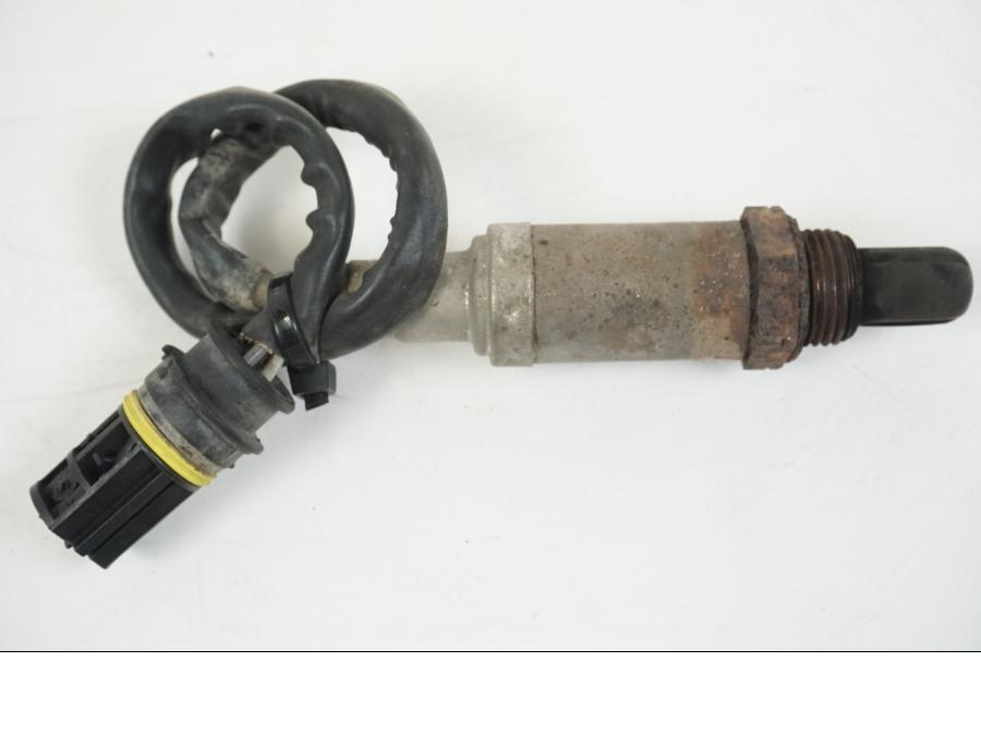 Vänster sida på Lambdasond från en BMW F 650 CS -2002 motorcykel.