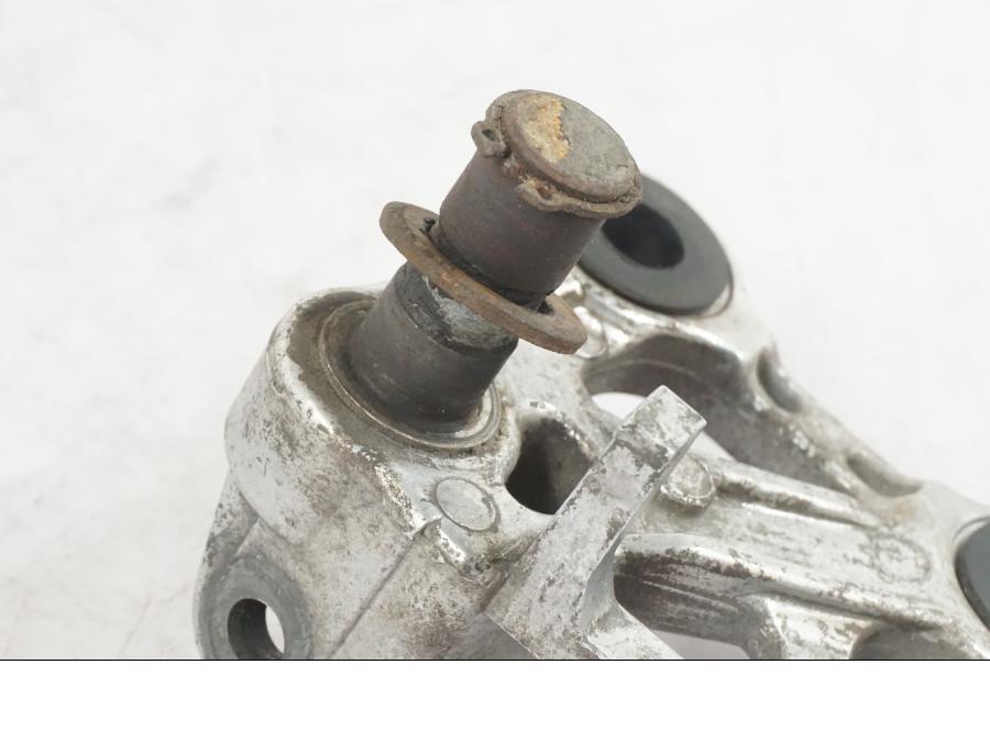 Snett uppifrån på Fotpinnefäste från en Honda CBR 1000 F -1989 motorcykel.