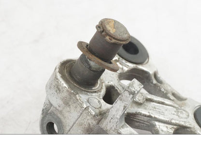 Snett uppifrån på Fotpinnefäste från en Honda CBR 1000 F -1989 motorcykel.