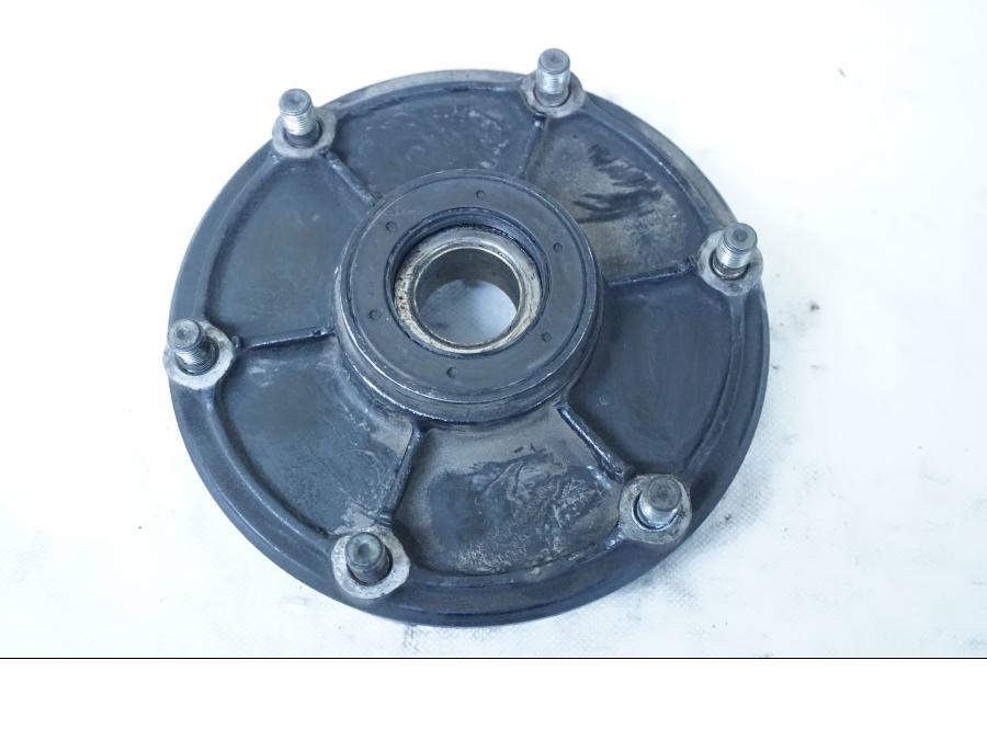 Framsidan på Drevfäste från en Yamaha YZF 1000 R -1997 motorcykel.