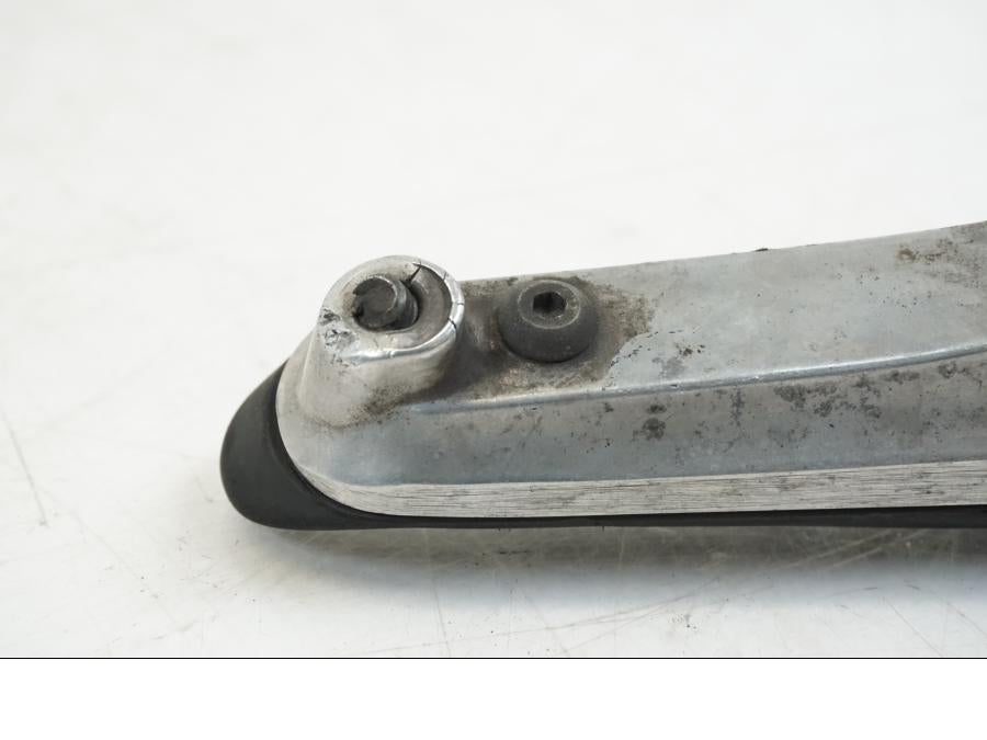 Vänster sida på Fotpinne från en Honda VFR 800 -2003 motorcykel.