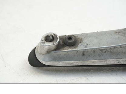 Vänster sida på Fotpinne från en Honda VFR 800 -2003 motorcykel.