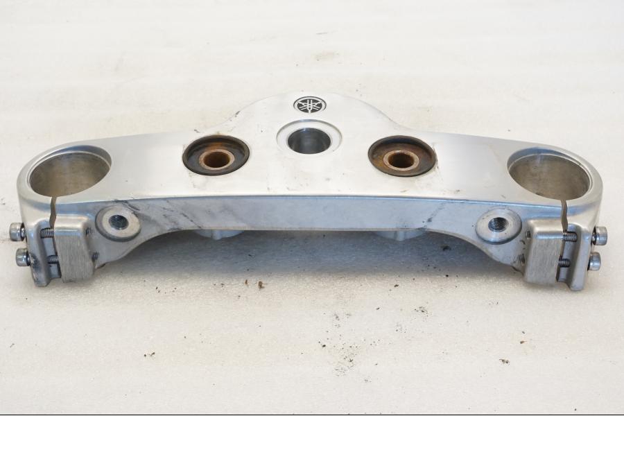 Framsidan på Gaffelkrona från en Yamaha XVZ 13TD -1999 motorcykel.